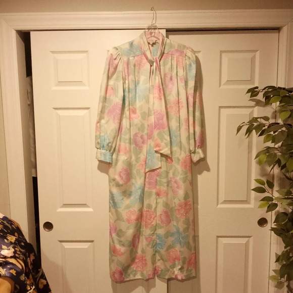 Christian Dior Loungewear Vintage Silk Satin Flower Nightgown Pajamas Robe Y2K - Picture 5 of 6